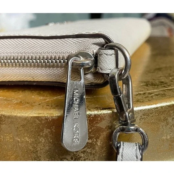 Michael Kors Jet Set Large Saffiano Leather Wallet - Picture 6 of 12